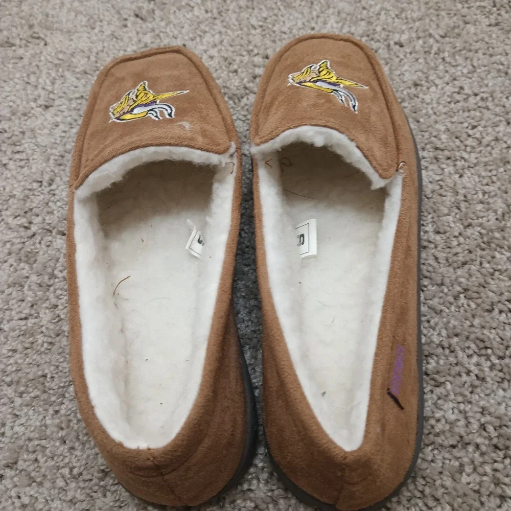 Minnesota Vikings House Slippers Fur Lined Slides. Size Small 7/8.